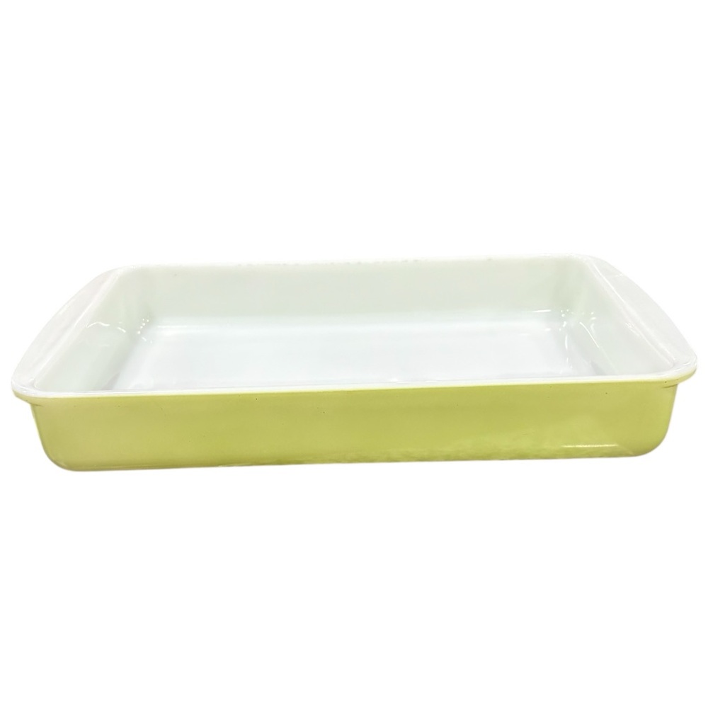 Vintage Pyrex 232 Lime Green 2-quart Rectangular Casserole Baking Dish.